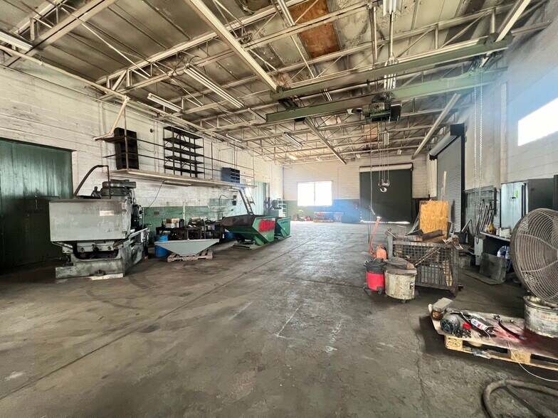 930 E Drayton St, Ferndale, MI à vendre - Photo du bâtiment - Image 2 de 5