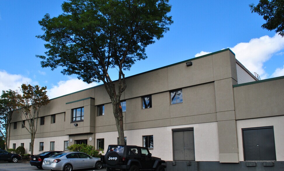 21 Olympia Ave, Woburn, MA à louer - Photo du bâtiment - Image 2 de 3