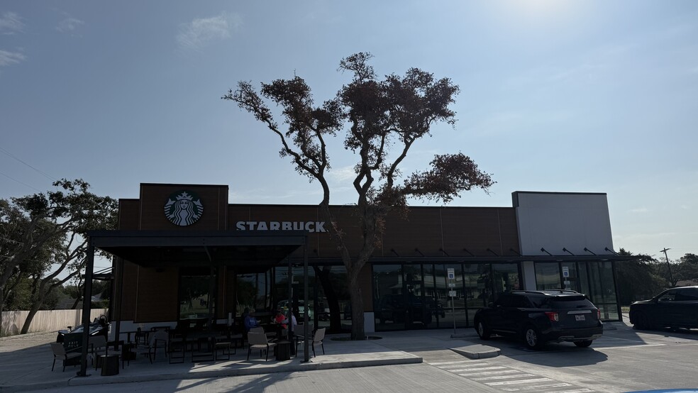 2302 Highway 35 N, Rockport, TX for lease - Building Photo - Image 2 of 6