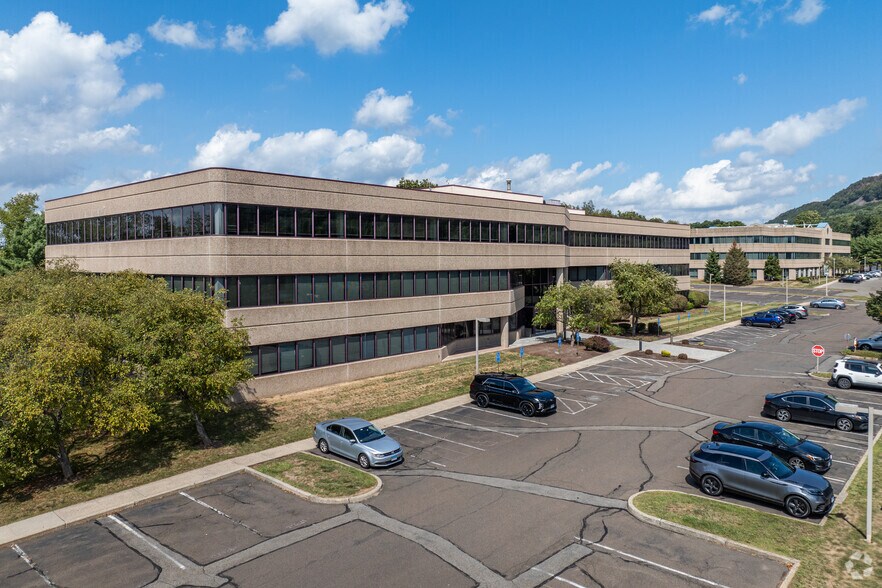 530 Preston Ave, Meriden, CT à vendre - Photo principale - Image 1 de 1