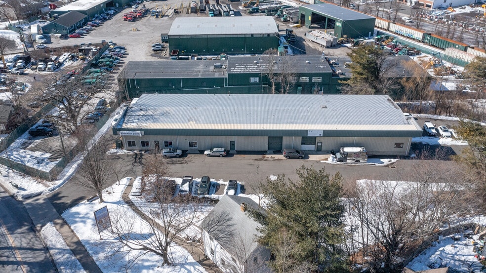 16 Beaver Brook Rd, Danbury, CT for lease - Building Photo - Image 1 of 11