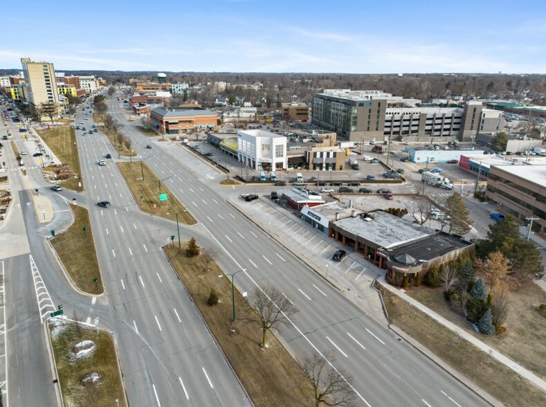 34164-34168 Woodward Ave, Birmingham, MI à vendre - Photo du bâtiment - Image 2 de 4