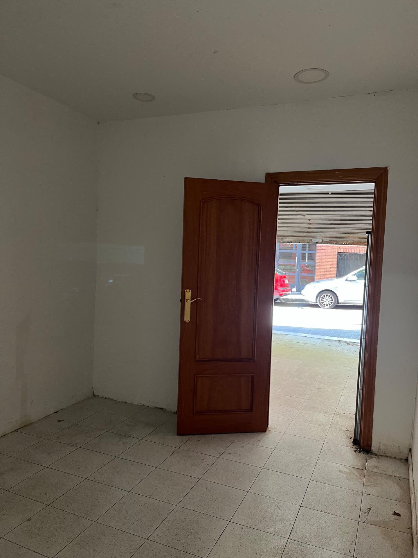 Retail in Santa Coloma de Gramenet, Barcelona for lease Interior Photo- Image 1 of 6