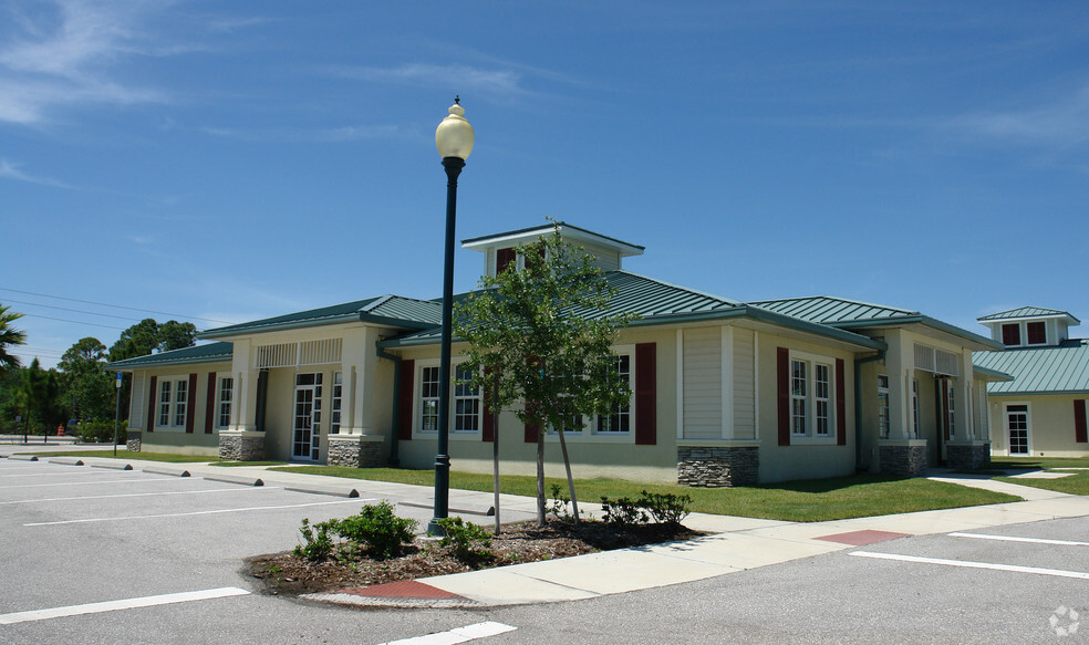 2747 Sycamore St, North Port, FL à louer - Photo du bâtiment - Image 3 de 6