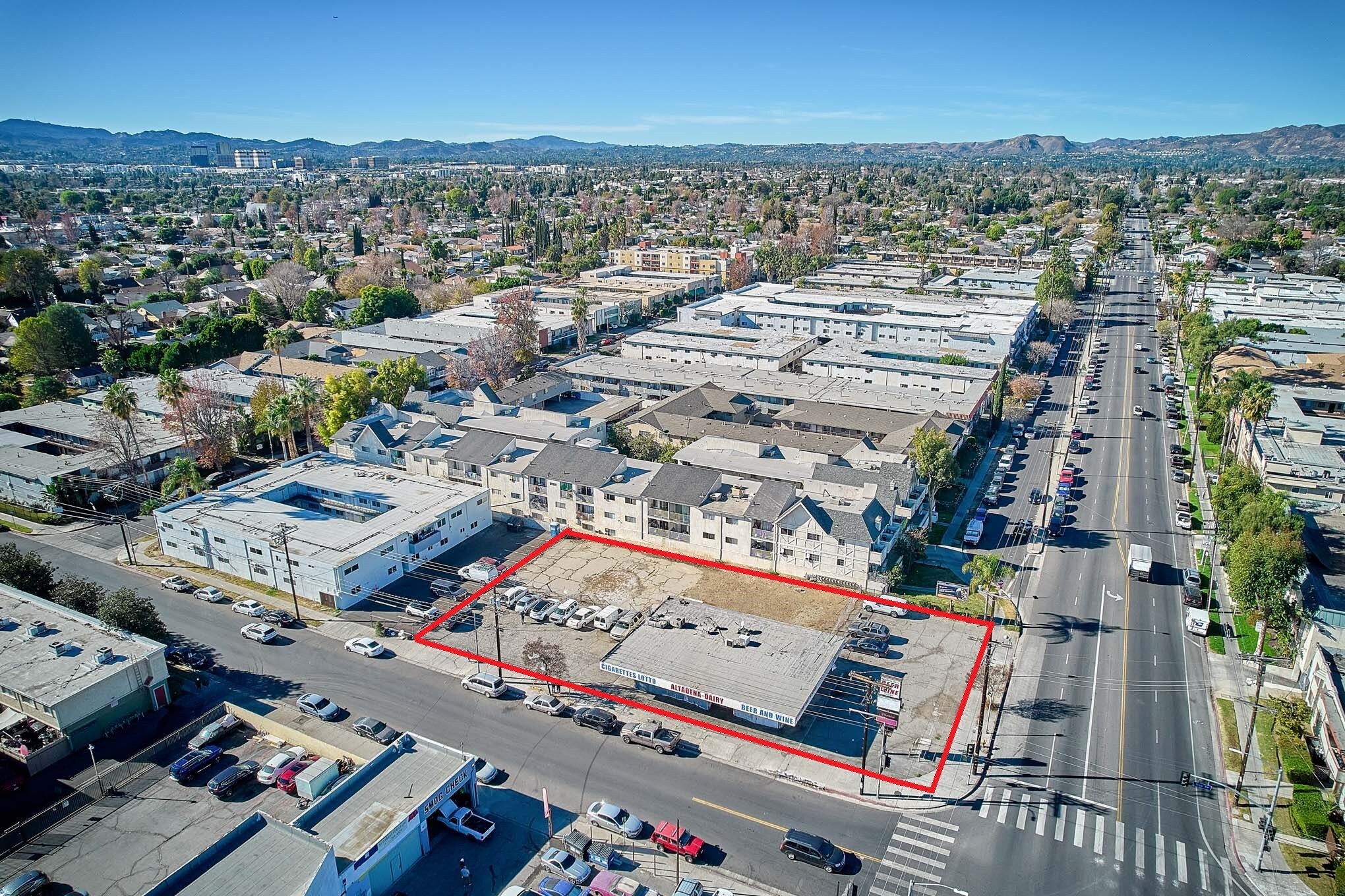 20304 Saticoy St, Winnetka, CA à vendre Photo principale- Image 1 de 6