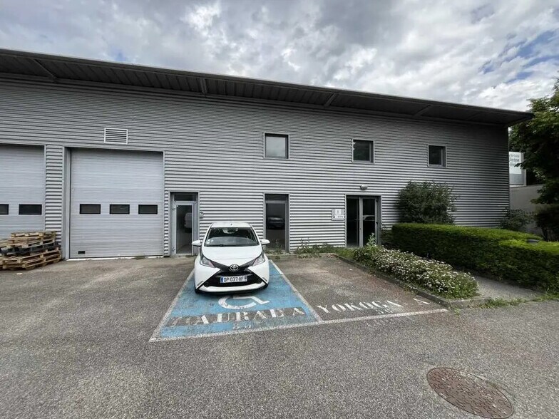 Flex in Lyon for lease - Building Photo - Image 3 of 28