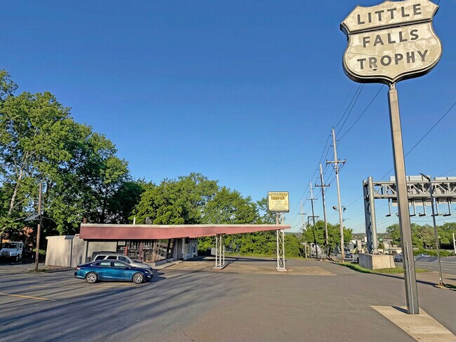 Plus de détails pour 555 US Highway 46, Little Falls, NJ - Commerce de détail à louer