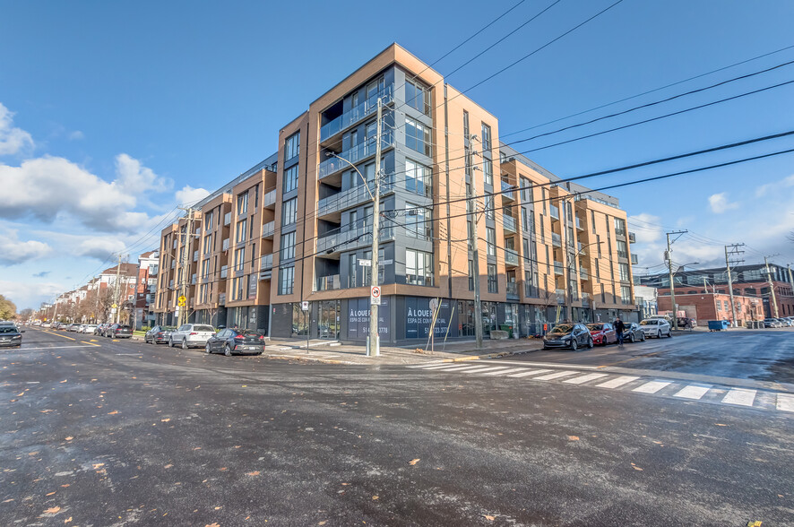 250 Rue Gary-Carter, Montréal, QC for lease - Building Photo - Image 1 of 22