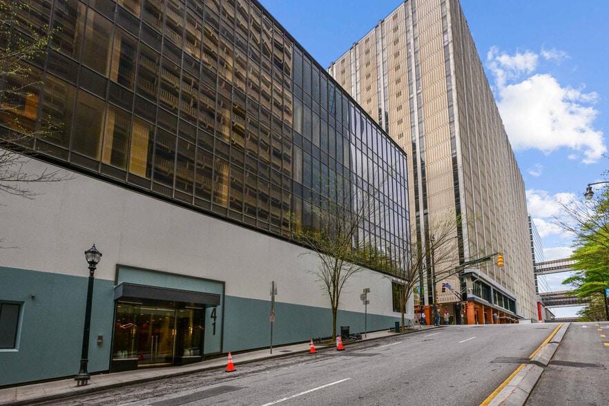 241 Peachtree St NE, Atlanta, GA for lease - Building Photo - Image 2 of 25