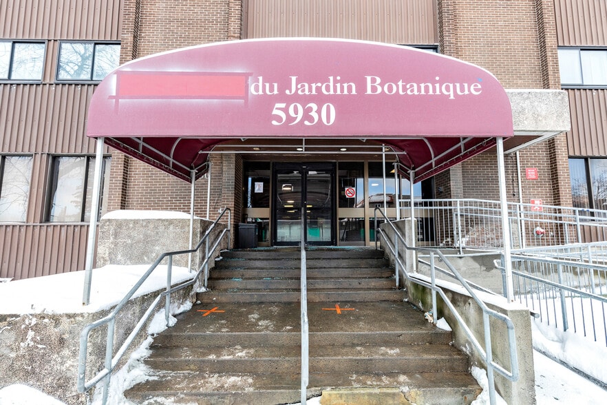 5930 Boul Pie-IX, Montréal, QC à louer - Photo du bâtiment - Image 3 de 5