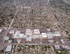 6609-6625 Fallbrook Ave, West Hills, CA - Aérien  Vue de la carte