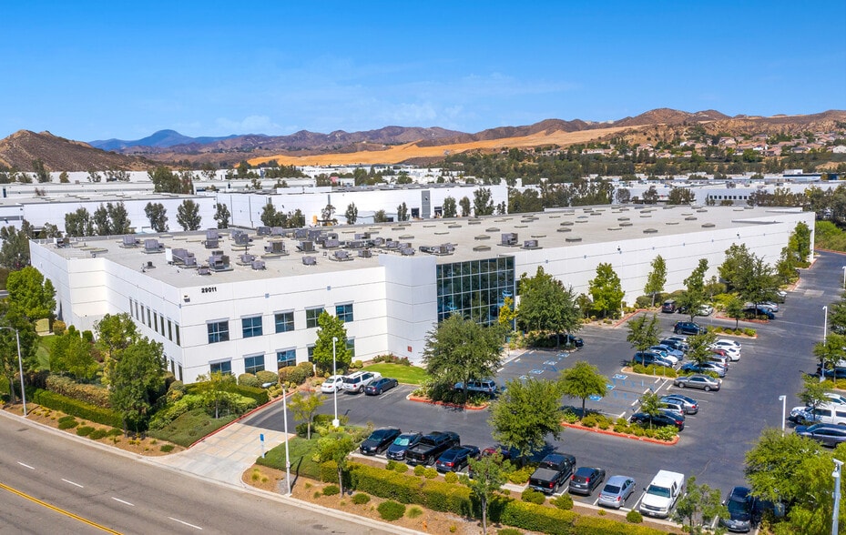 29011 Commerce Center Dr, Valencia, CA à louer - Photo du bâtiment - Image 1 de 6