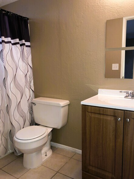 619 E Ridgecrest Blvd, Ridgecrest, CA à vendre - Photo du bâtiment - Image 3 de 35