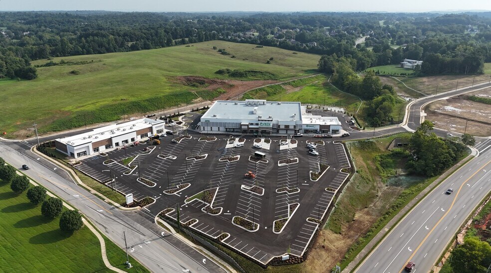 2300 Ring Rd, Elizabethtown, KY à louer - Photo du bâtiment - Image 2 de 9