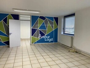 Bureau dans Évry-Courcouronnes à vendre Photo intérieure- Image 1 de 3