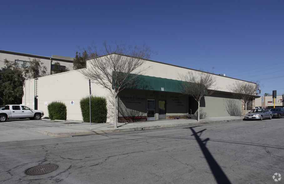 105-107 S Sparks St, Burbank, CA for lease - Building Photo - Image 2 of 2