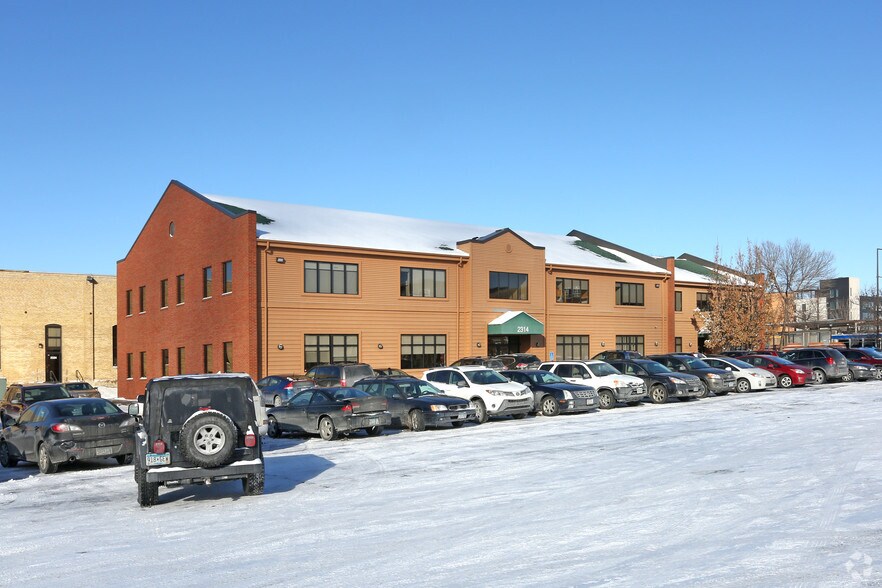 2314 University Ave W, Saint Paul, MN à louer - Photo du bâtiment - Image 3 de 7