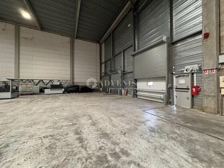 Industrial in Collégien for lease - Building Photo - Image 2 of 9