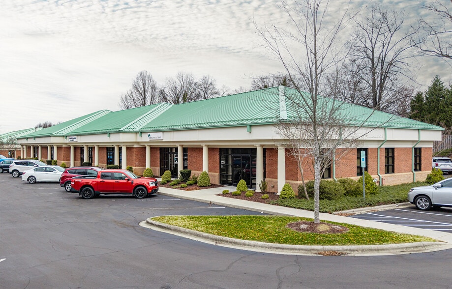 320 W Jake Alexander Blvd, Salisbury, NC for sale - Building Photo - Image 2 of 5