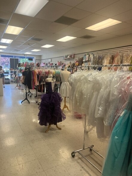 877-891 Markham Ave, Vacaville, CA for lease - Building Photo - Image 3 of 14