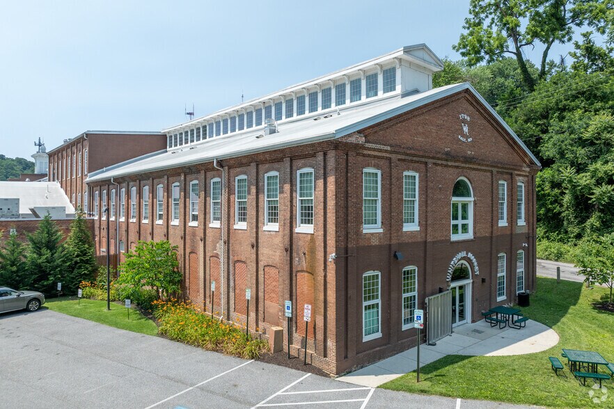 3300 Clipper Mill Rd, Baltimore, MD à louer - Photo du bâtiment - Image 2 de 21