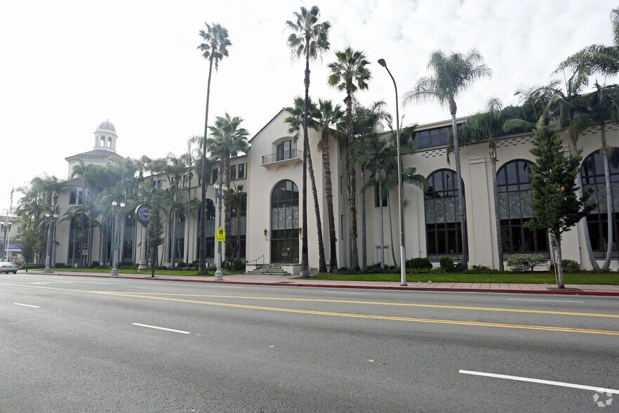 2601 S Figueroa St, Los Angeles, CA à louer - Photo du bâtiment - Image 2 de 15
