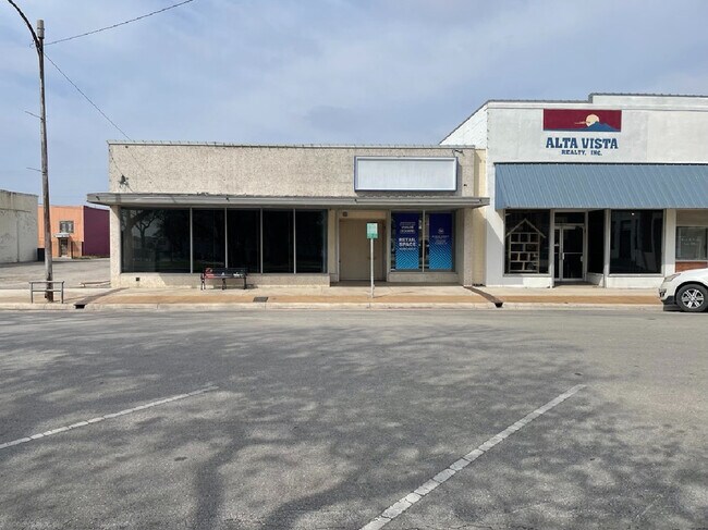 More details for 115-117 N West St, Uvalde, TX - Multiple Space Uses for Lease