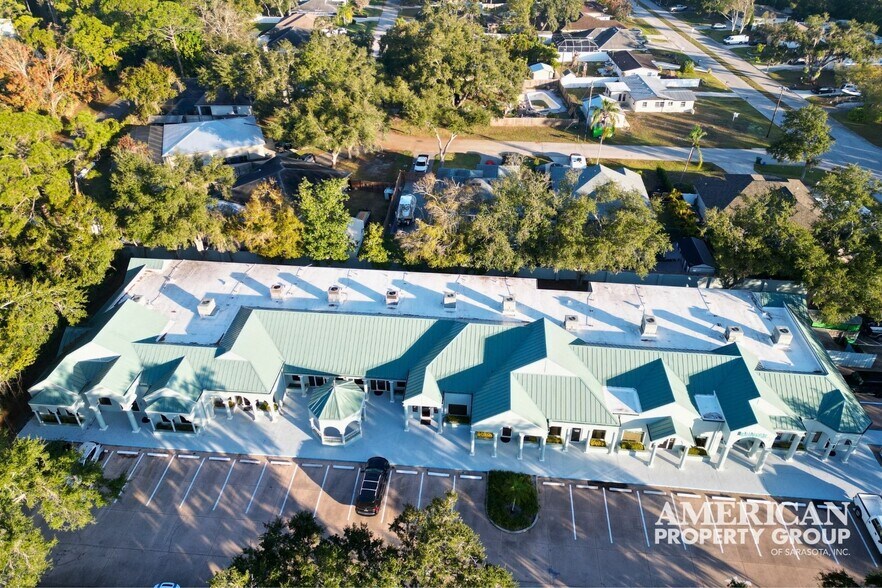 7257-7265 Bee Ridge Rd, Sarasota, FL à louer - Photo du bâtiment - Image 2 de 6