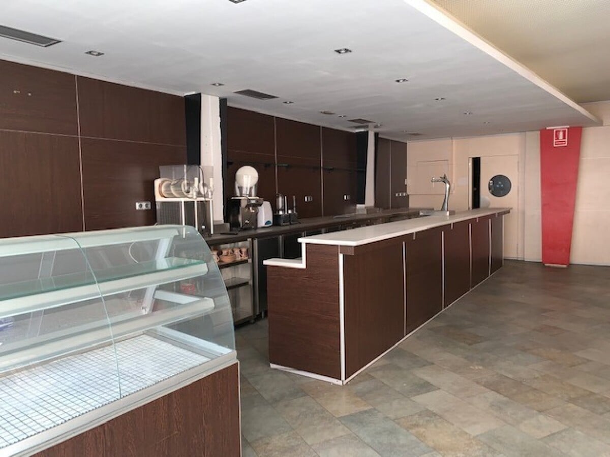 El Vendrell, TAR 43700 - - - Interior Photo - Image 2 of 4