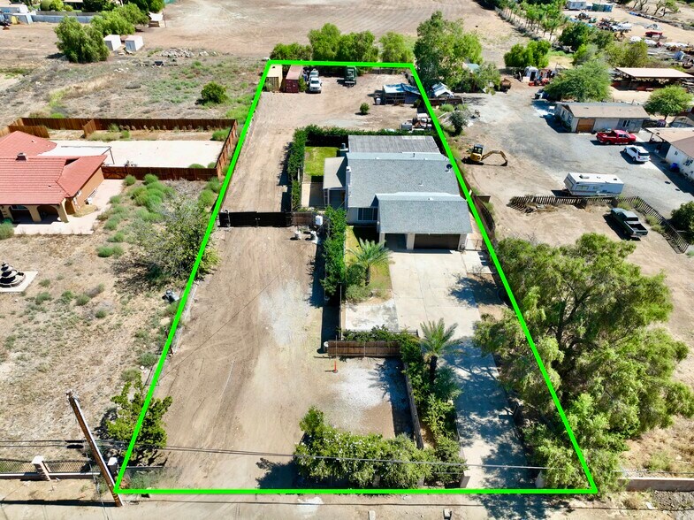 17180 Wood Rd, Riverside, CA à vendre - Photo du bâtiment - Image 1 de 57