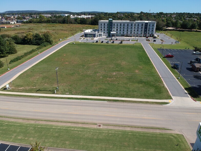 1501 S 48th St, Springdale, AR à louer - Photo du bâtiment - Image 2 de 3