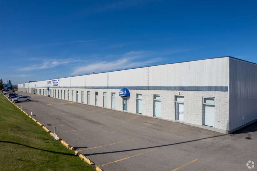 7004-7042 30th St SE, Calgary, AB for lease - Building Photo - Image 3 of 5