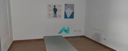 Retail in Salamanca, Salamanca for lease Interior Photo- Image 2 of 3