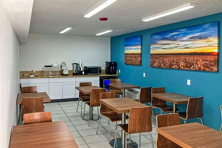 2615 Commercial Way, Rock Springs, WY à vendre - Photo du bâtiment - Image 2 de 6