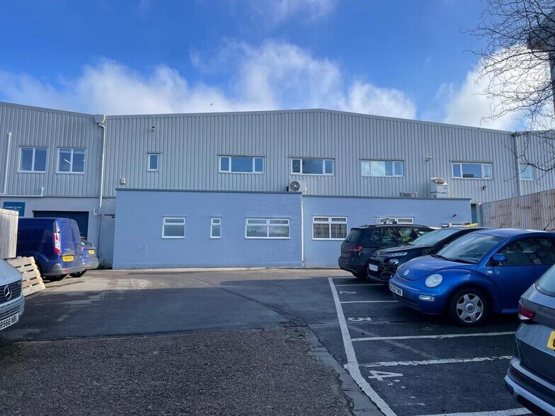 Station Rd, Kings Langley à louer - Photo du bâtiment - Image 2 de 8