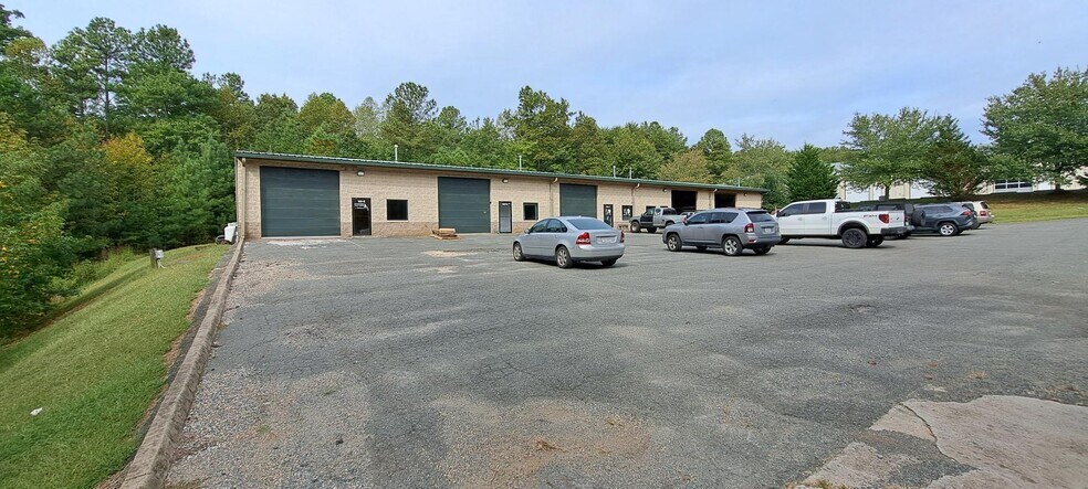 92 & 102 Industrial Way, Troy, VA à louer - Photo du bâtiment - Image 1 de 7