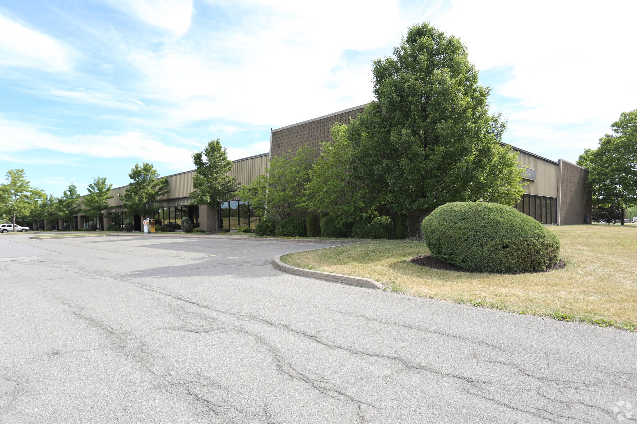 5 Marway Cir, Gates, NY à louer Photo principale- Image 1 de 6