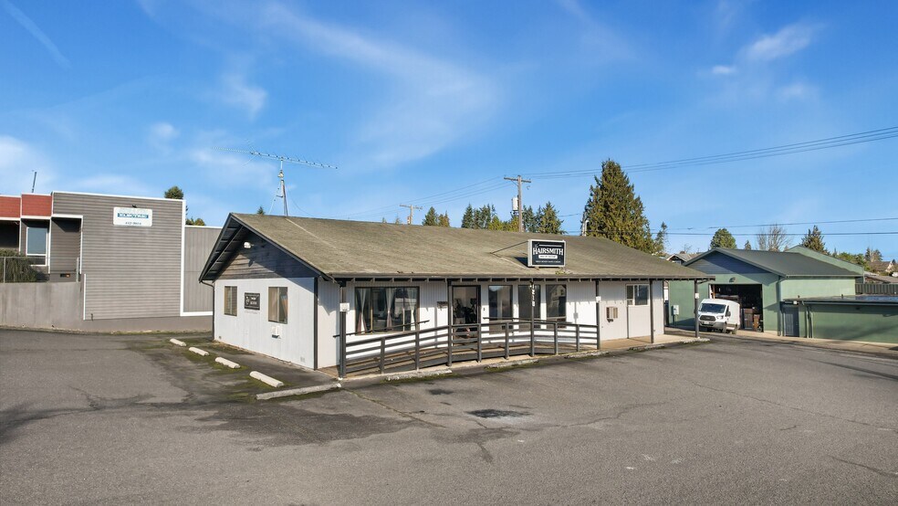 1218 S C St, Port Angeles, WA à vendre - Photo du bâtiment - Image 2 de 10