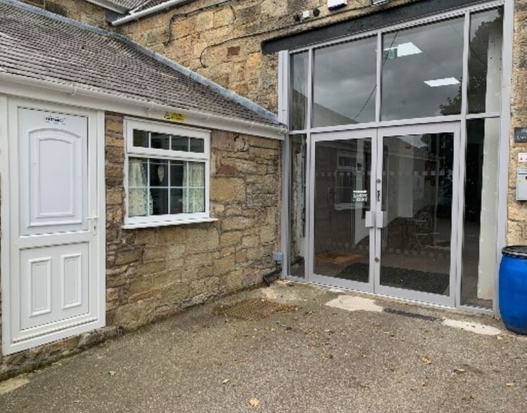 Moss Rd, Wrexham for lease - Primary Photo - Image 1 of 3