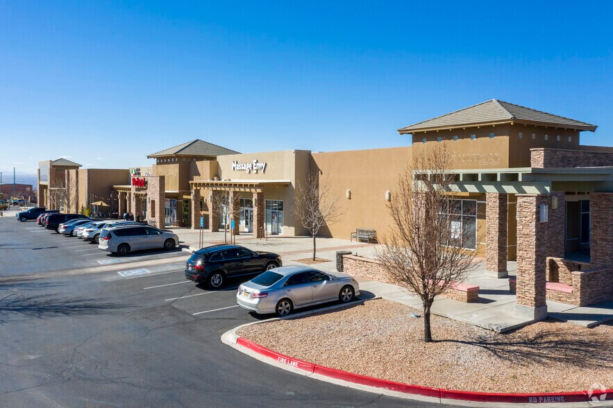 8850 Holly St NE, Albuquerque, NM à louer - Photo du bâtiment - Image 3 de 42