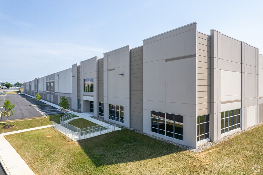 2230 Newlins Mill Rd, Easton, PA for lease - Primary Photo - Image 1 of 5