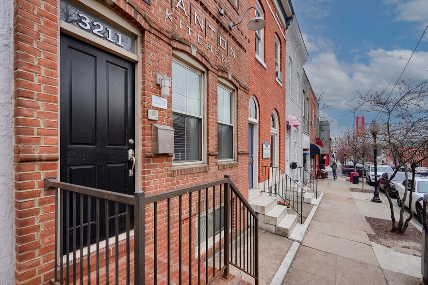 3211 Eastern Ave, Baltimore, MD à vendre - Photo du bâtiment - Image 2 de 18