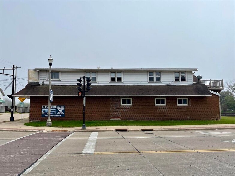 1522 Monroe St, Two Rivers, WI à vendre - Photo du bâtiment - Image 1 de 17