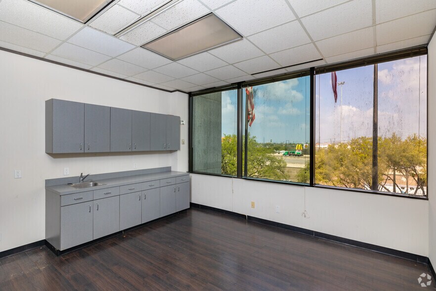 3003 S Loop W, Houston, TX for lease - Interior Photo - Image 3 of 3