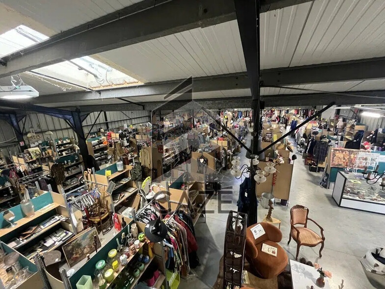 Bureau dans Sainte-Eulalie à louer - Photo intérieure - Image 3 de 8