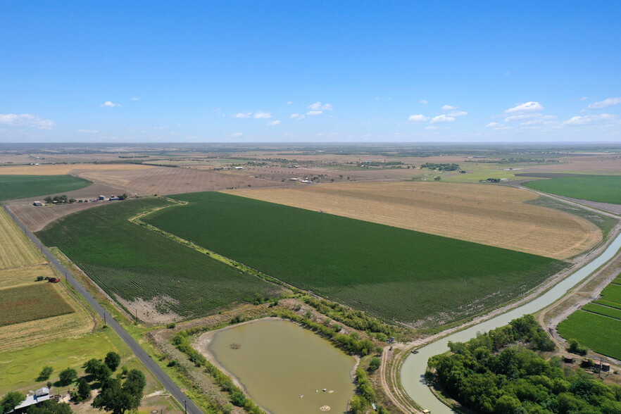 CR 5715, Natalia, TX à vendre - A rien - Image 1 de 12