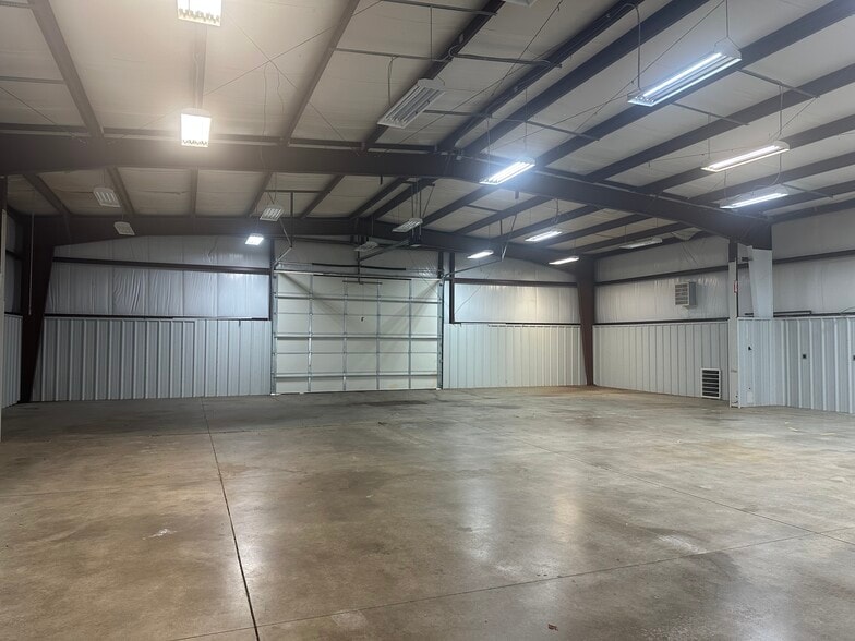 2412 S Douglas Blvd, Oklahoma City, OK for lease - Building Photo - Image 3 of 15