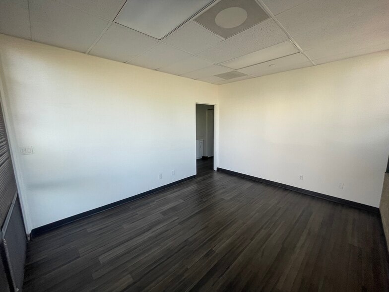 6110-6130 Valley View Ave, Buena Park, CA for lease - Interior Photo - Image 3 of 15