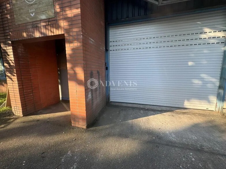 Flex in Villepinte for lease - Building Photo - Image 2 of 8