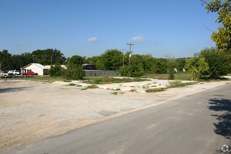 711 N IH-35, San Marcos, TX for sale - Primary Photo - Image 1 of 10